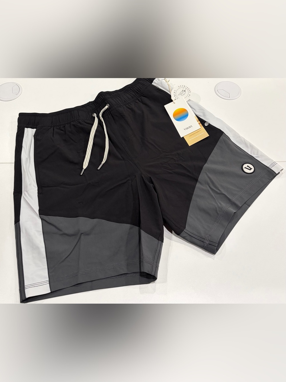Vuori Men's Small Kore Short X1 Lined Classic Fit 7" Inseam Black Grey NWT